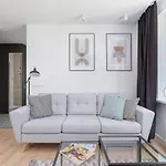Modern Apartment Grzegorzeckie Roundabout Cracow By Noclegi Renters