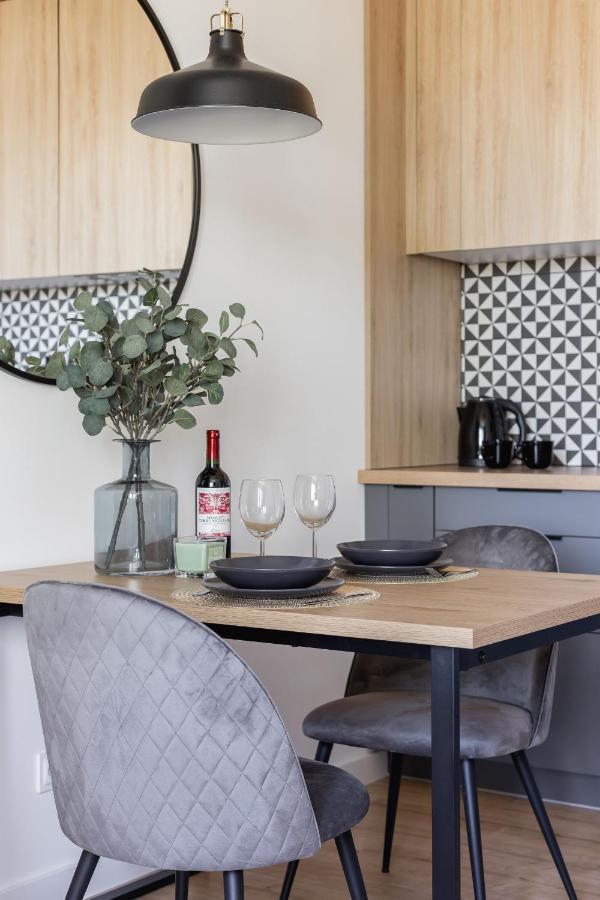 Apartment Modern Grzegorzeckie Roundabout Cracow By Renters *