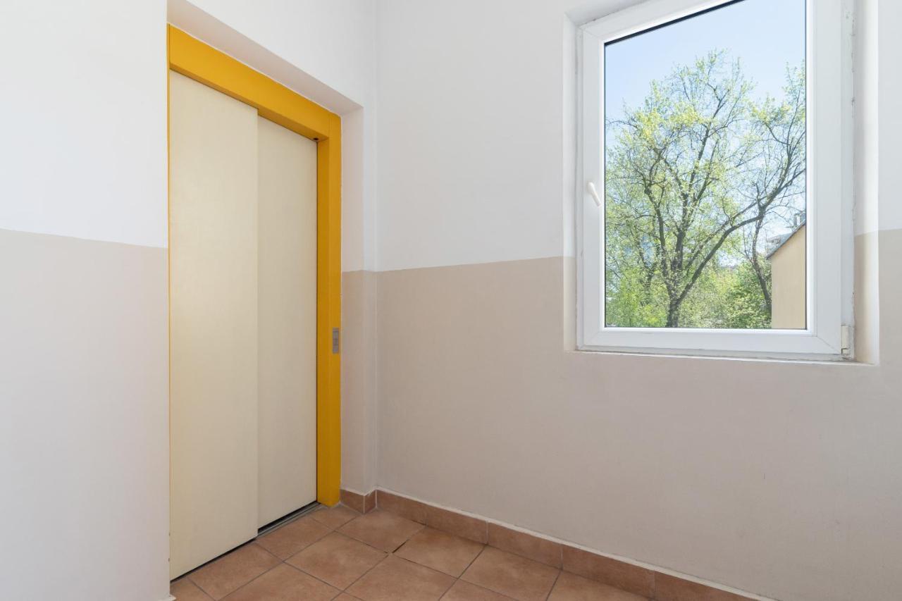Modern Grzegorzeckie Roundabout Cracow By Renters Apartment *